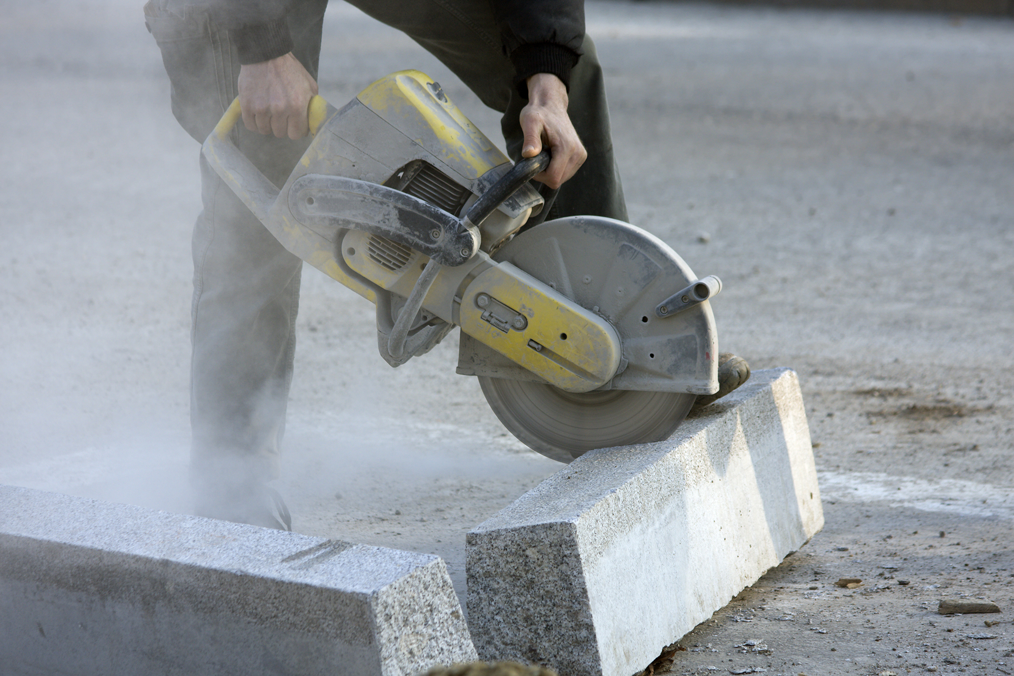 Leistungen 5 Maxi Bremen GmbH Abbrucharbeiten Kernbohrungen Betonschneiden Trockenbau Fliesenarbeiten Entrümpelung Fliesenlegen Galabau Sanierung Renovierung